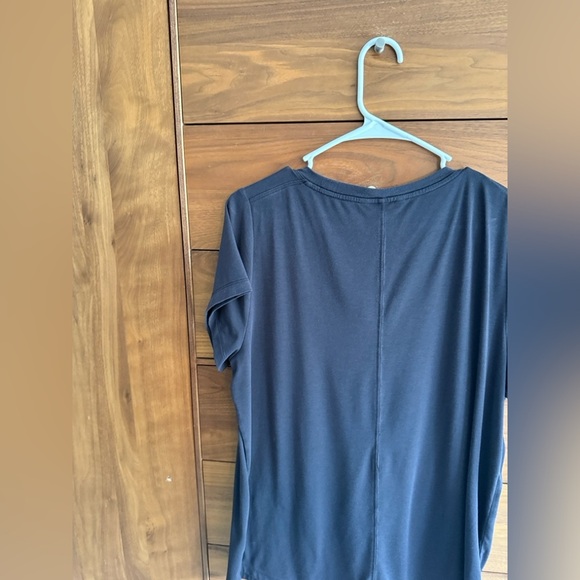 Athleta Women's Charcoal Short Sleeve Tee - Picture 4 of 9